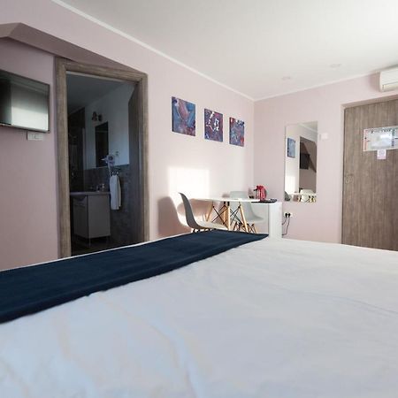 Casa Ris Hotel Târgu Jiu Buitenkant foto