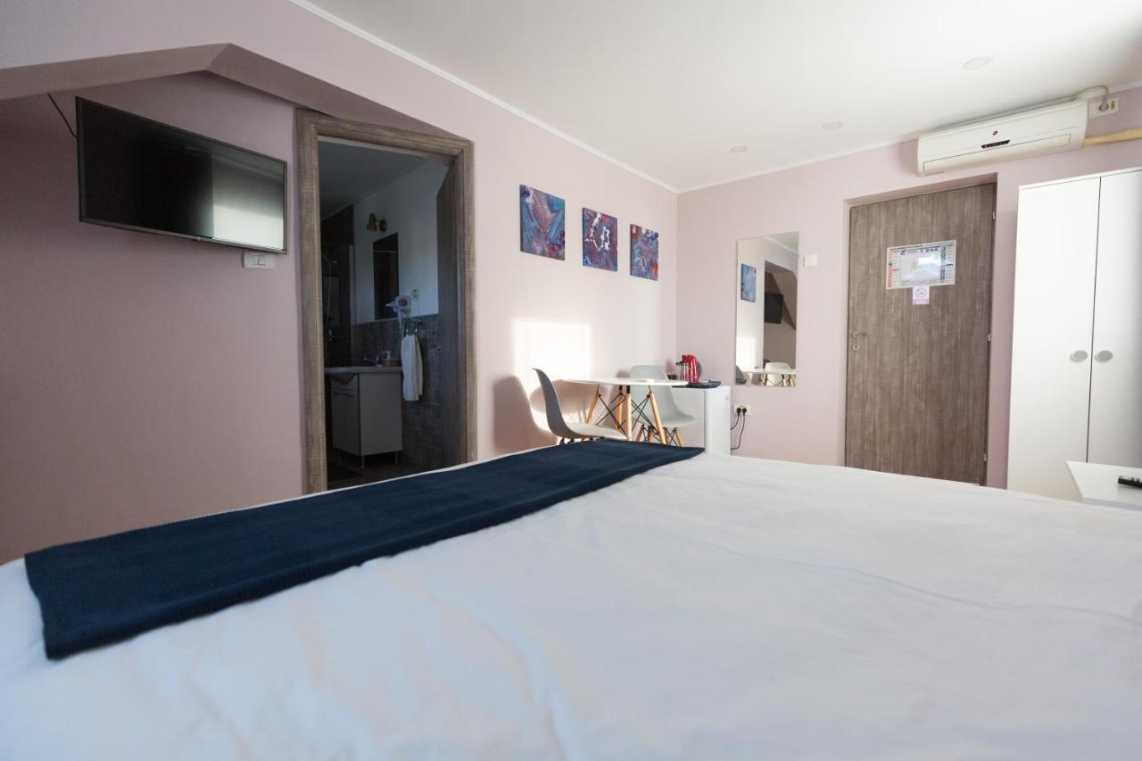 Casa Ris Hotel Târgu Jiu Buitenkant foto