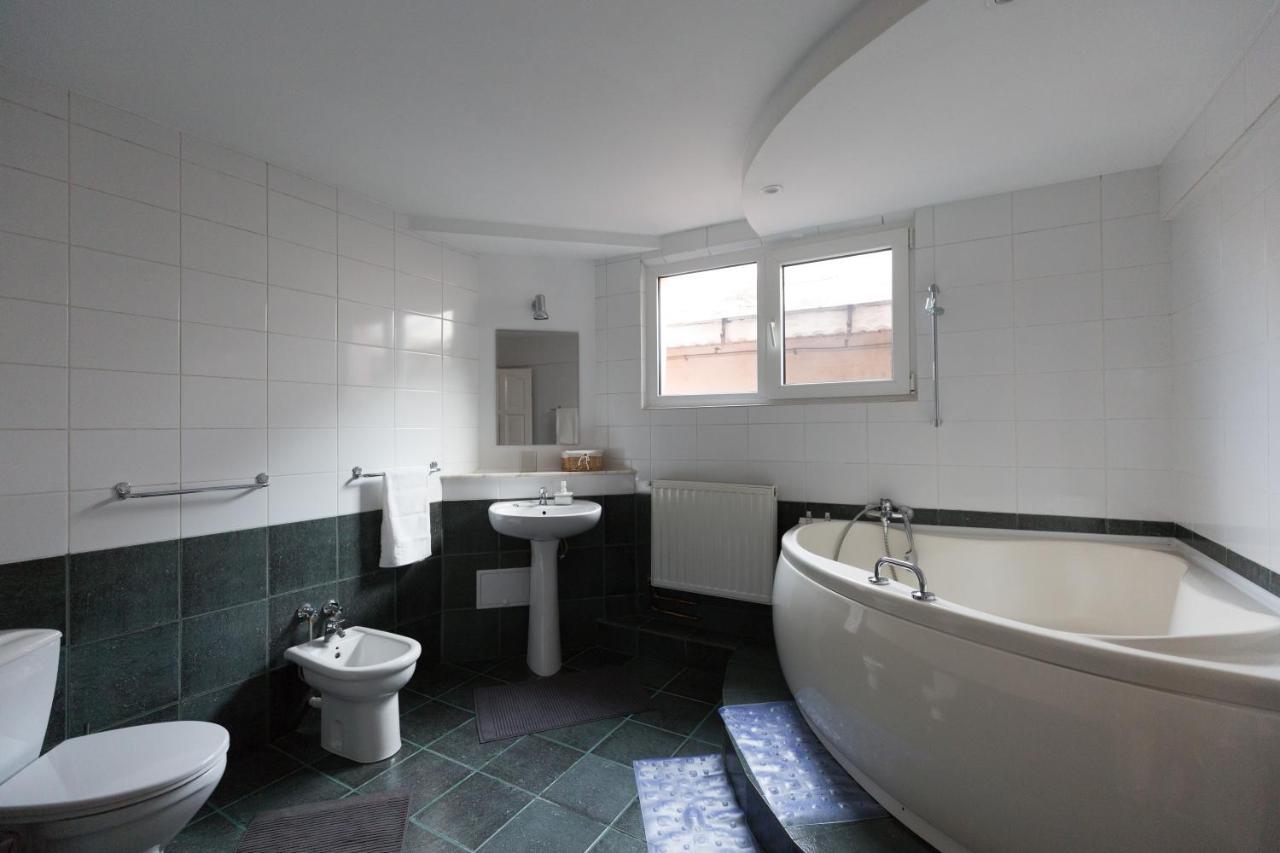 Casa Ris Hotel Târgu Jiu Buitenkant foto
