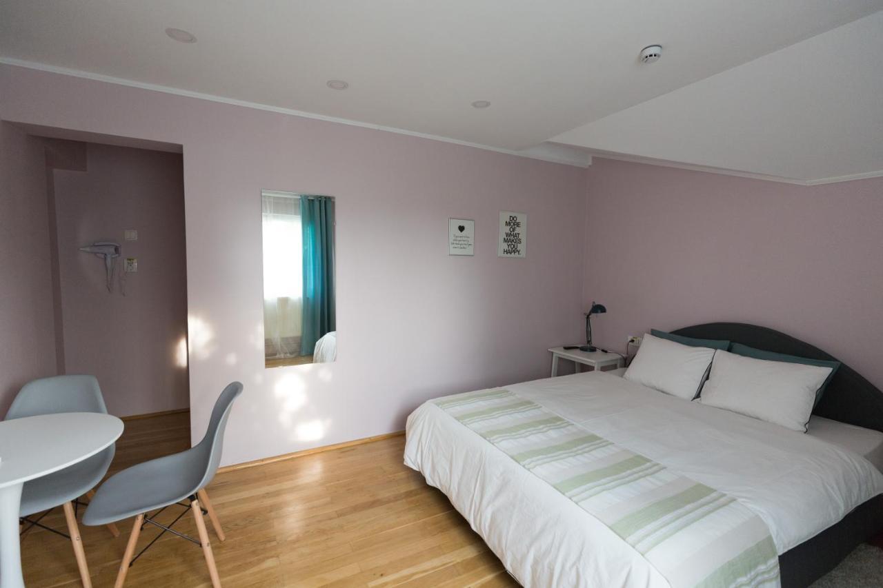 Casa Ris Hotel Târgu Jiu Buitenkant foto