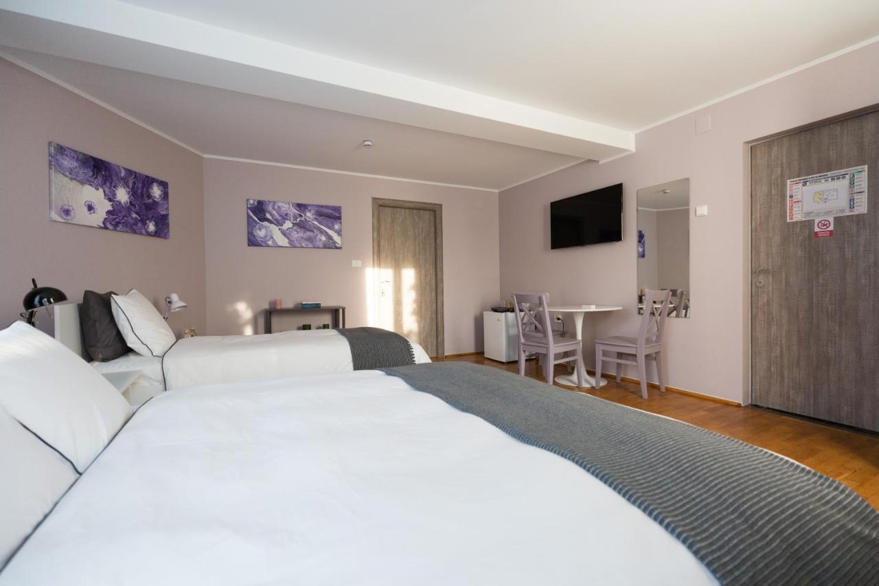 Casa Ris Hotel Târgu Jiu Buitenkant foto