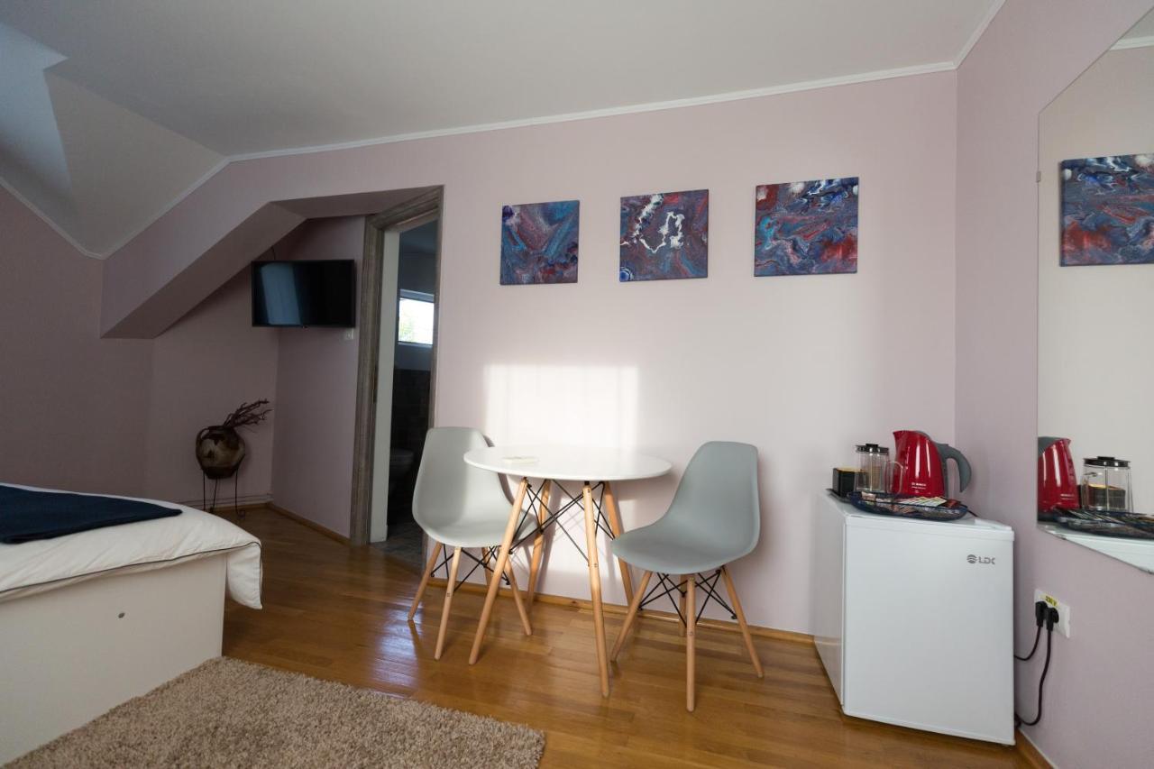 Casa Ris Hotel Târgu Jiu Buitenkant foto