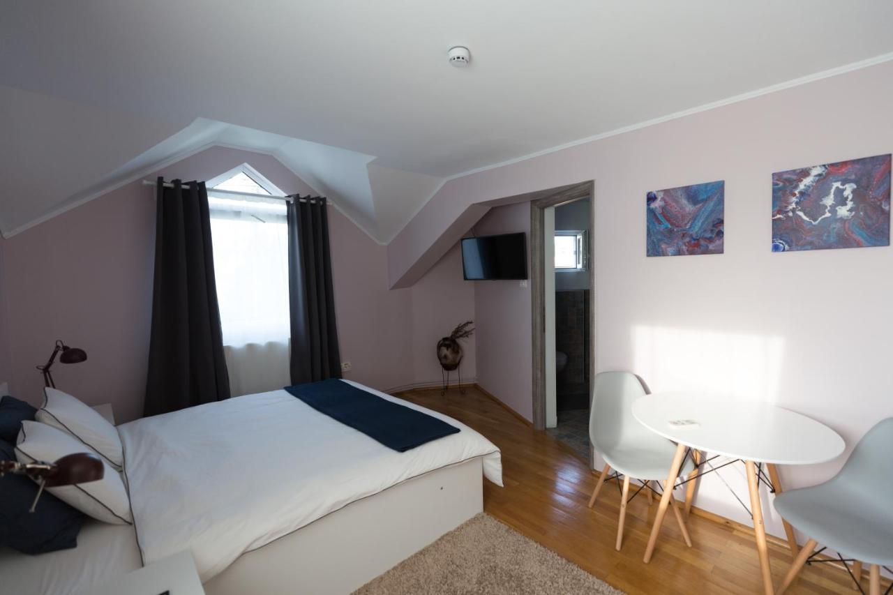 Casa Ris Hotel Târgu Jiu Buitenkant foto