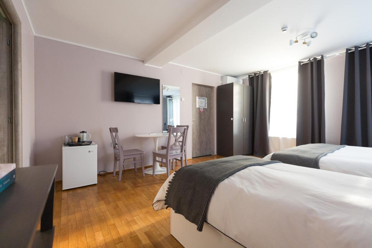 Casa Ris Hotel Târgu Jiu Buitenkant foto
